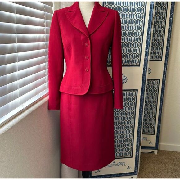 Studio Tahari Red Skirt with Kick Pleats in Back Size 8 - Picture 10 of 11